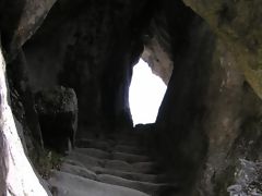 Túnel escavado na rocha na Trilha Inca